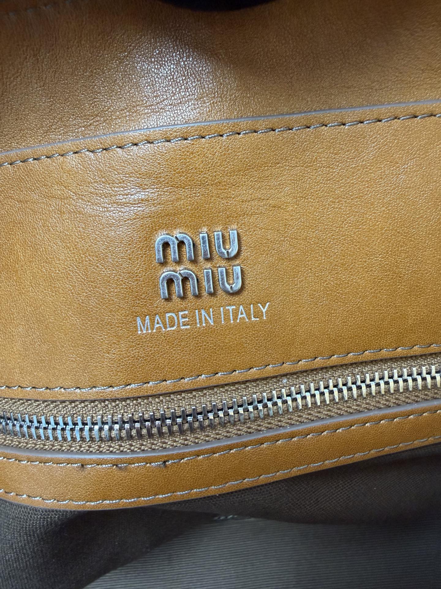 Vivant Medium Shoulder Bag - View 9