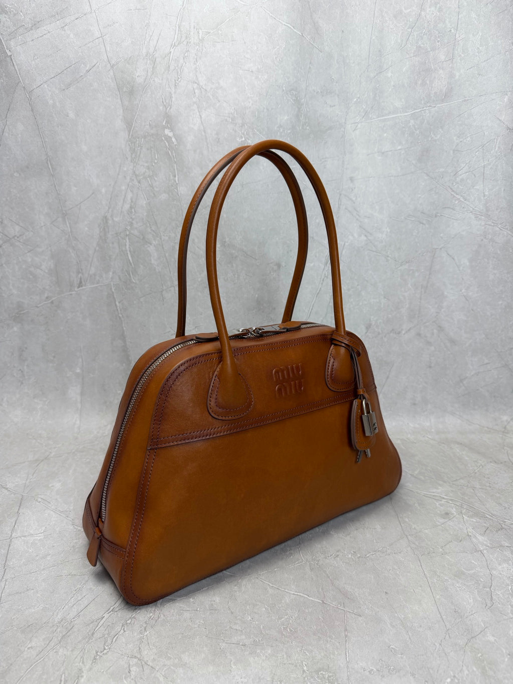 Vivant Medium Shoulder Bag - View 3