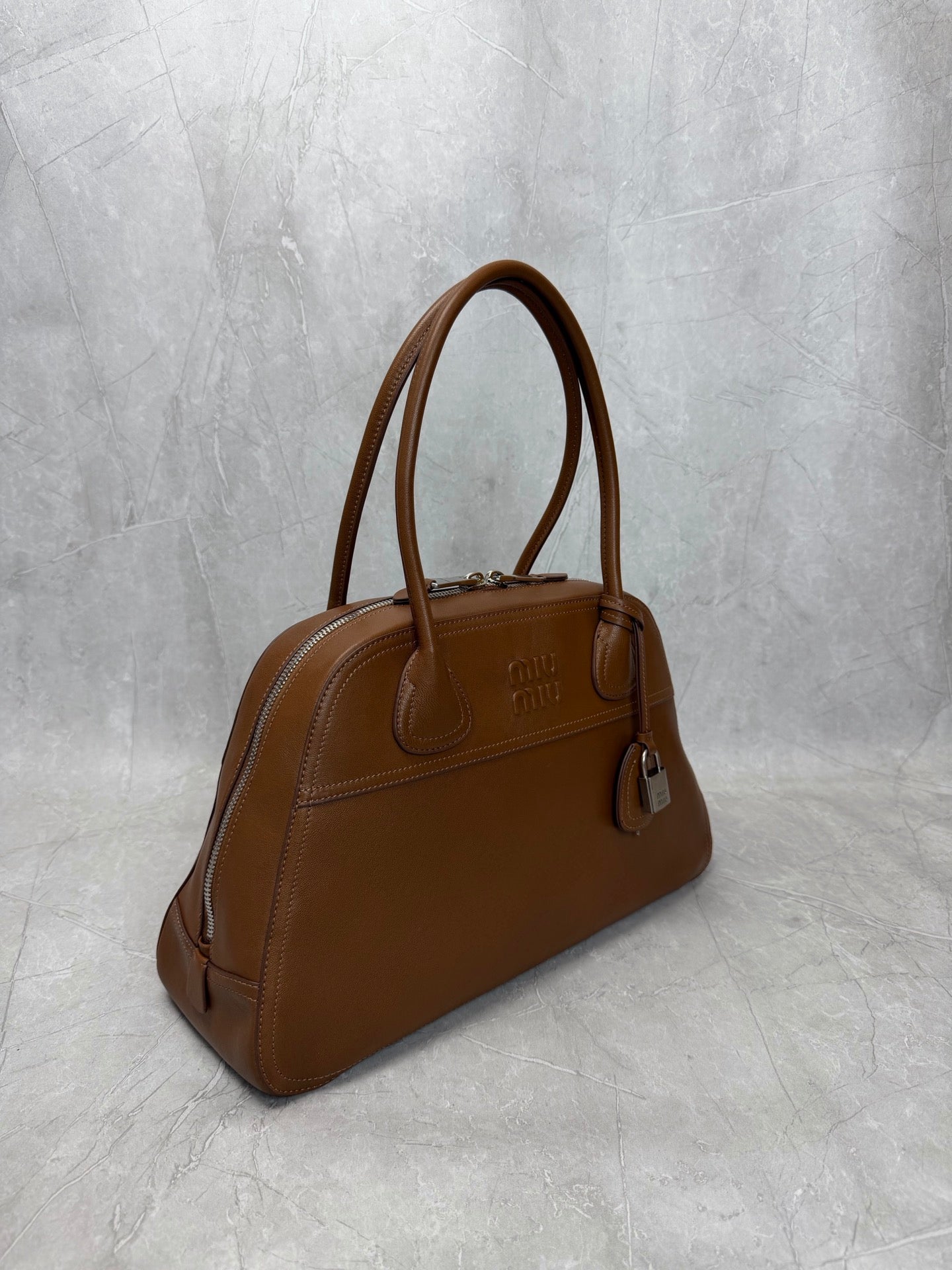 Vivant Medium Shoulder Bag - View 3