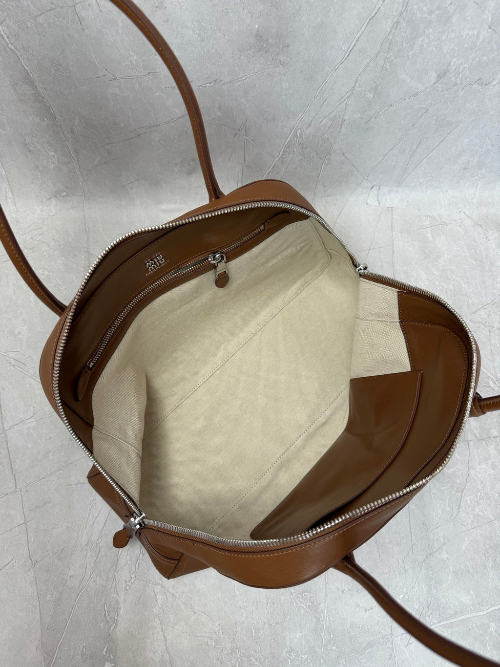 Vivant Medium Shoulder Bag - View 8