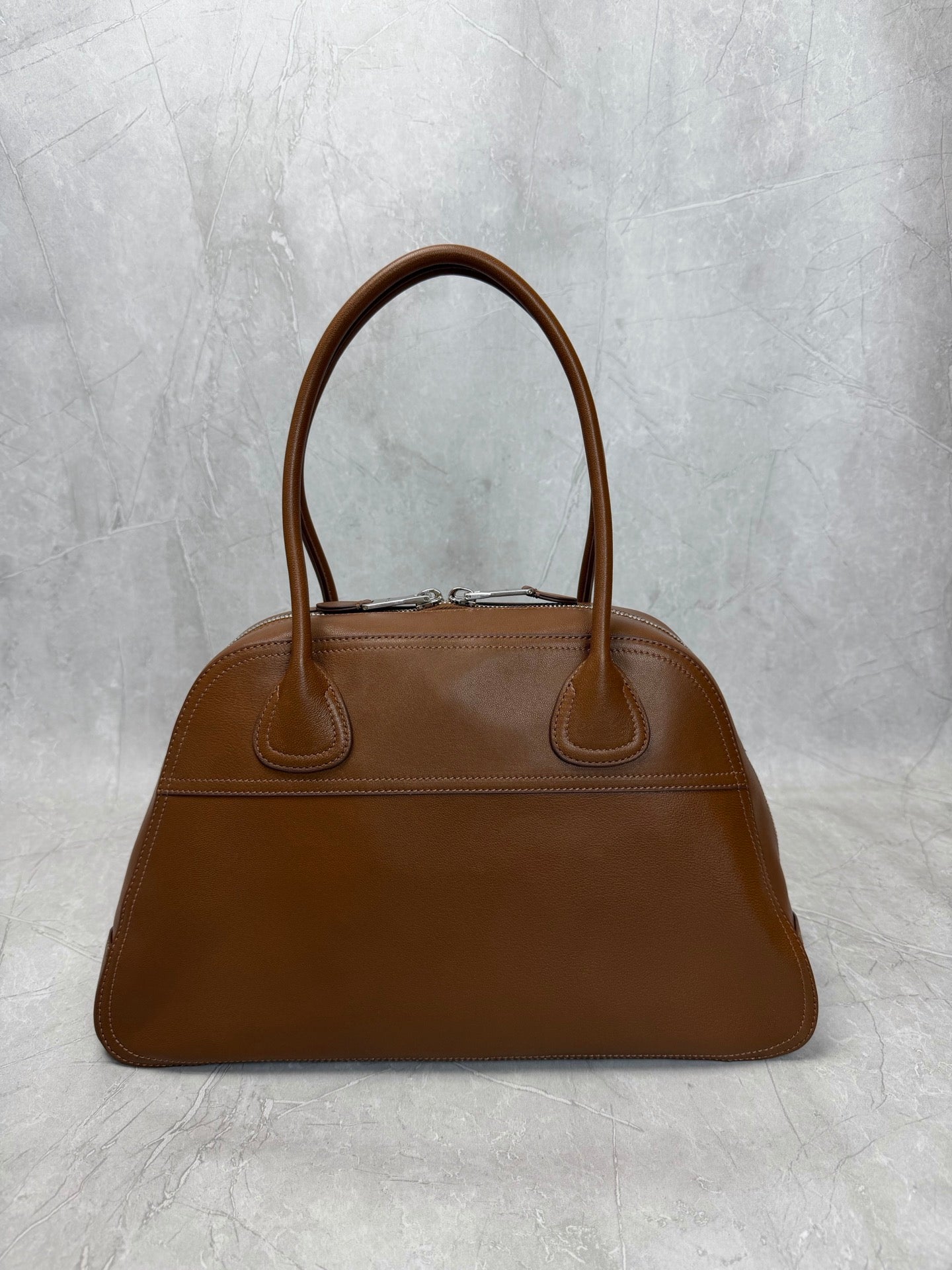 Vivant Medium Shoulder Bag - View 2