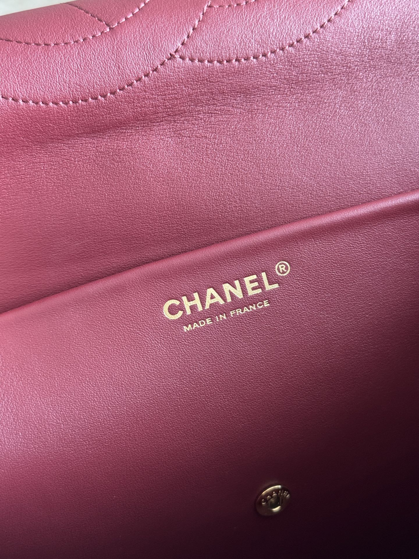 Chanel 26S CF Maxi Large Flap Bag in Black Grained Leather with Gold-Tone Hardware - Detail View 9