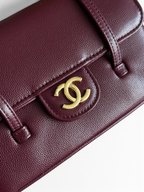 SWORD LUXURY bordo rengi caviar deri Preppy Coco mini çanta, antika altın tonlu CC logolu detaylı tasarım