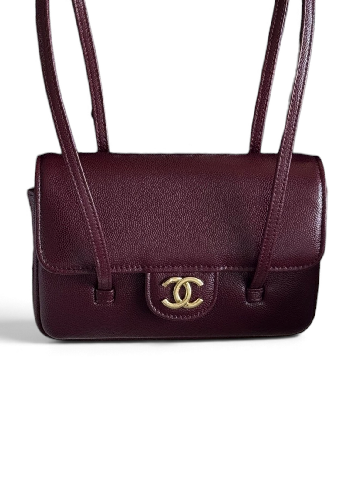 SWORD LUXURY bordo rengi caviar deri Chanel Preppy Coco mini çanta, antika altın tonlu CC donanımlı kutusunda.