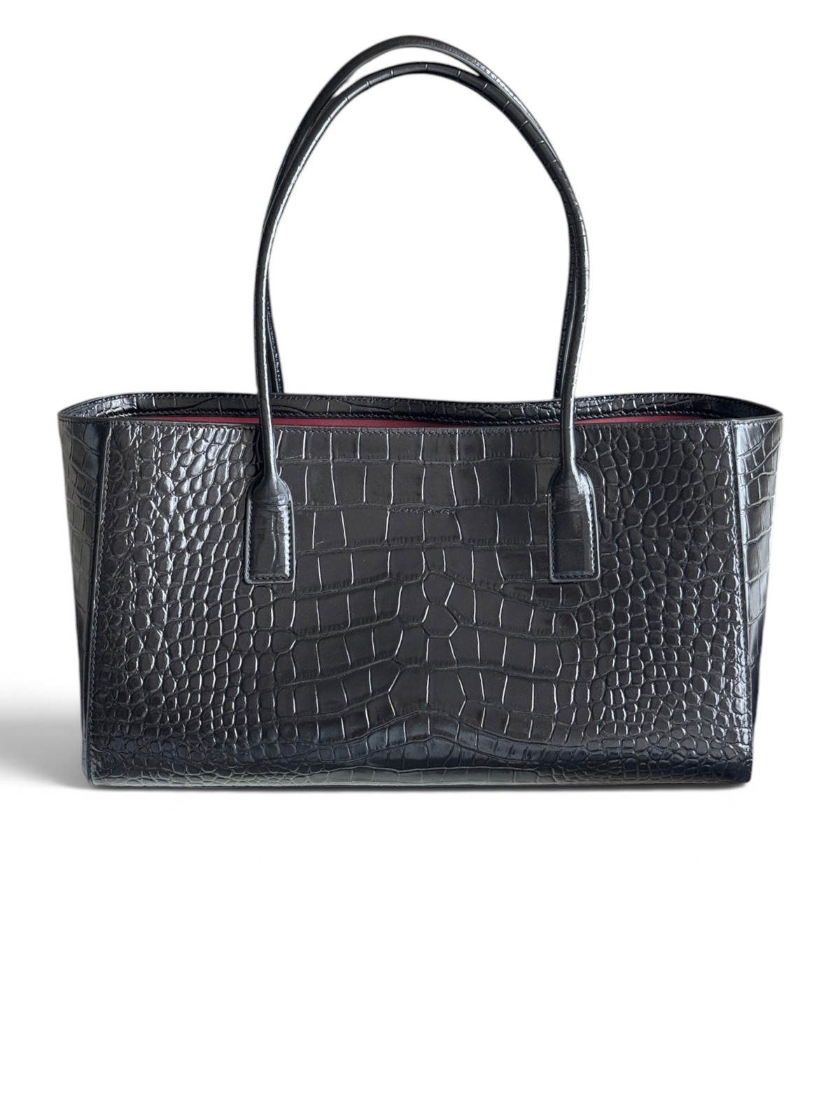 SWORD LUXURY siyah timsah derisi görünümlü Chanel 26S Cerf tote çanta, altın tonlu donanım ve bordo iç astar detaylı.