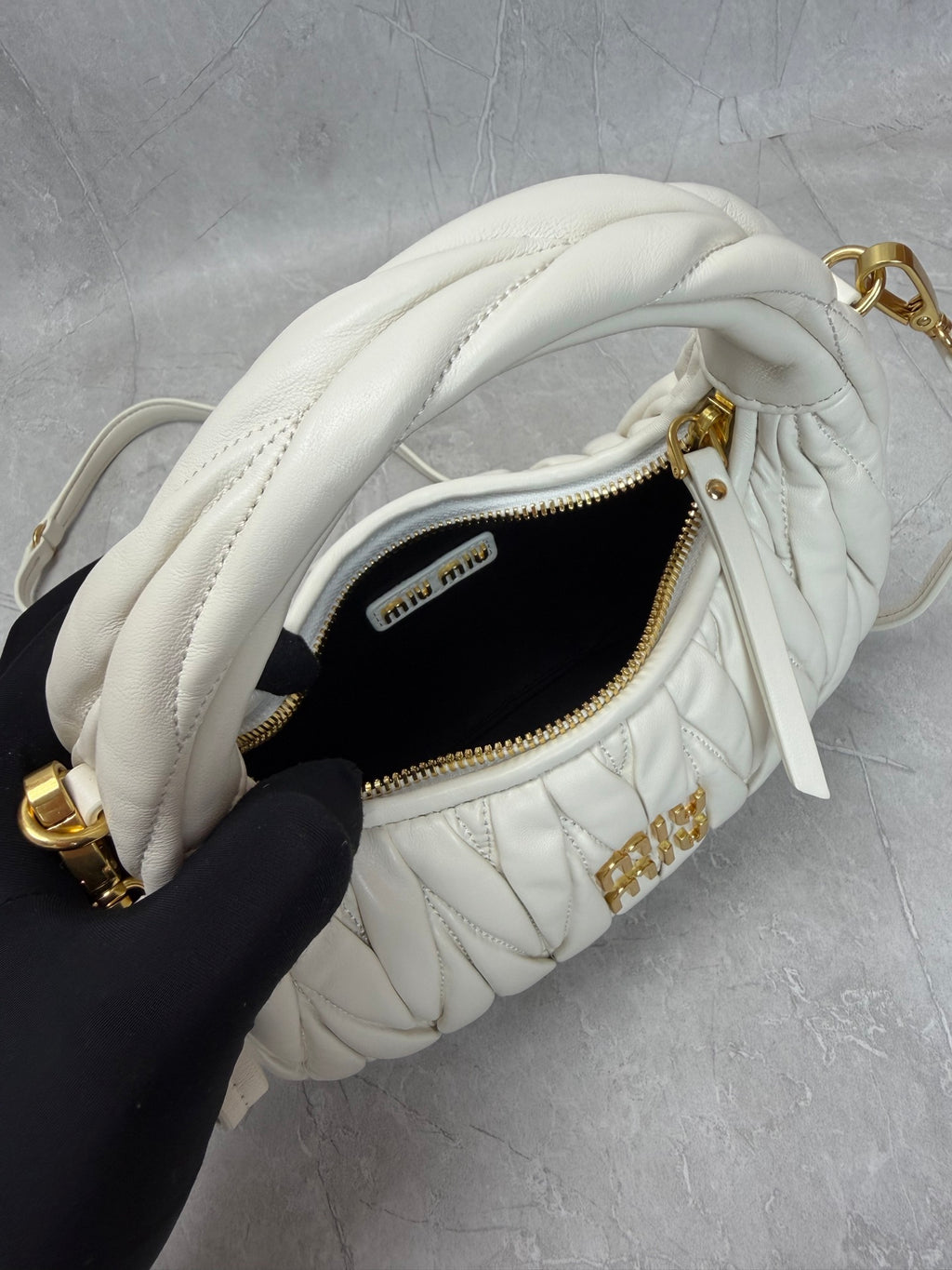 Matelassé Shoulder Bag - View 8