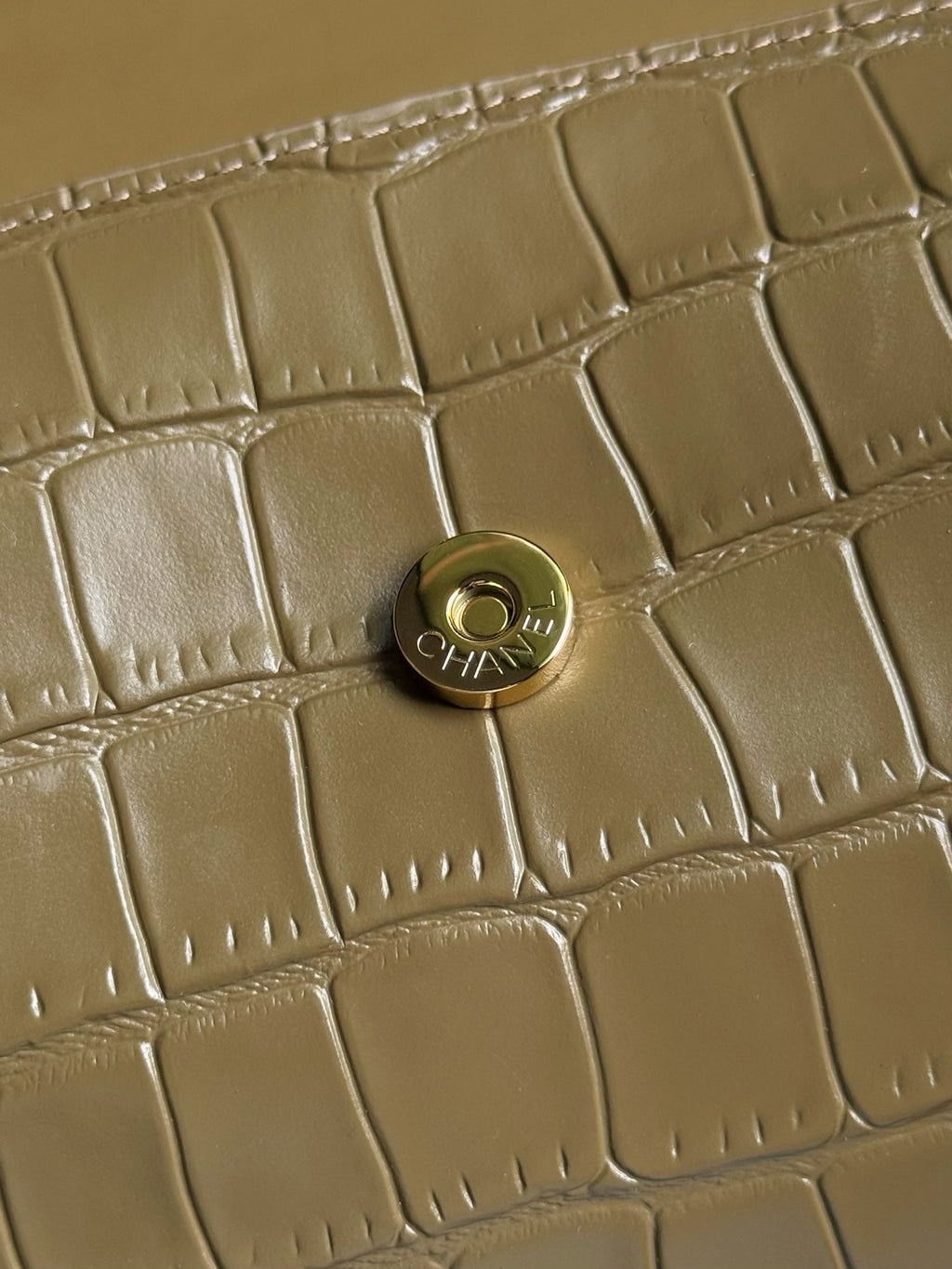 Crocodile-Embossed Bowling Top Handle Bag 23cm - View 7