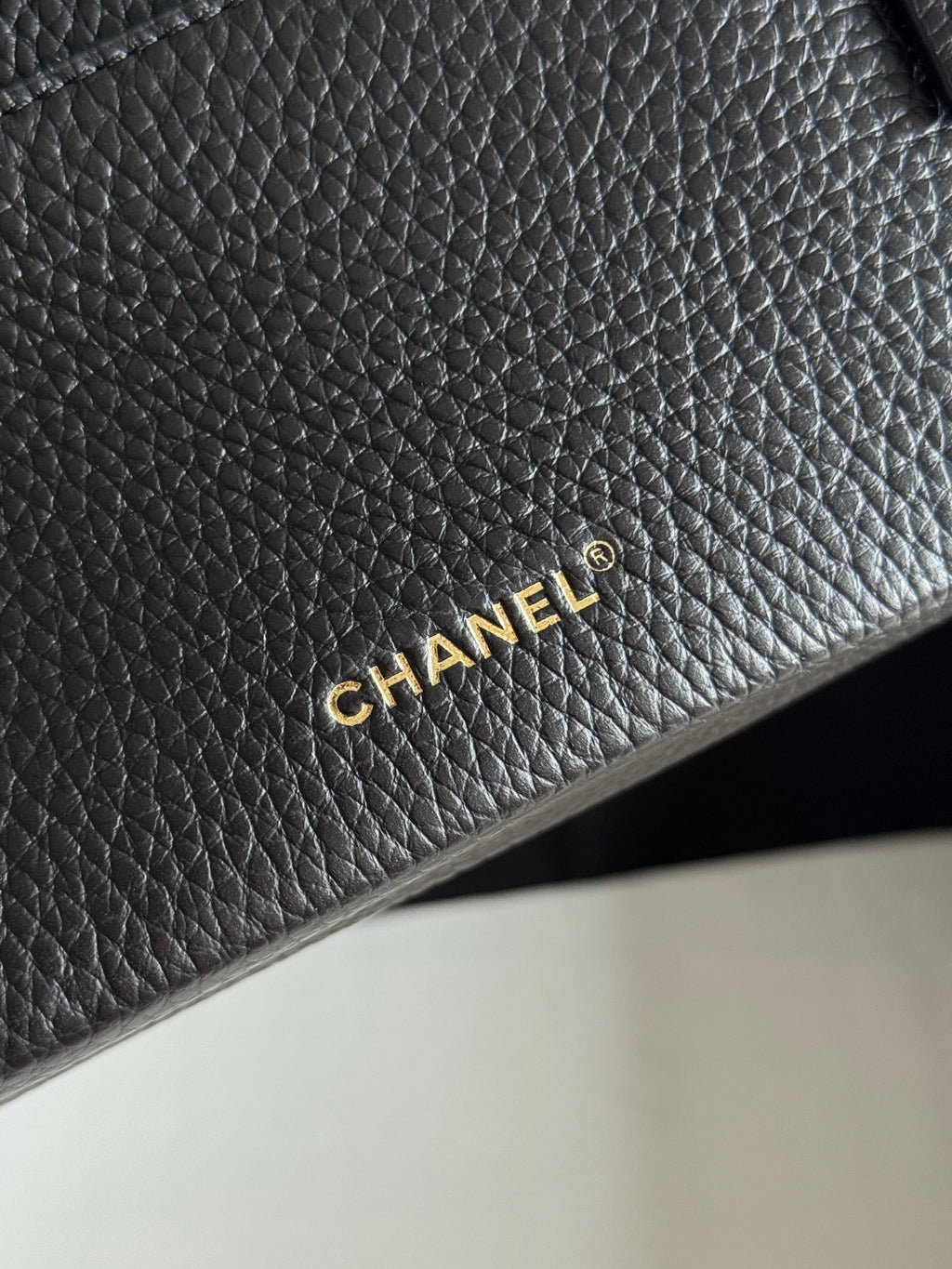 26A Small Vanity Case with Chain in Grained Calfskin