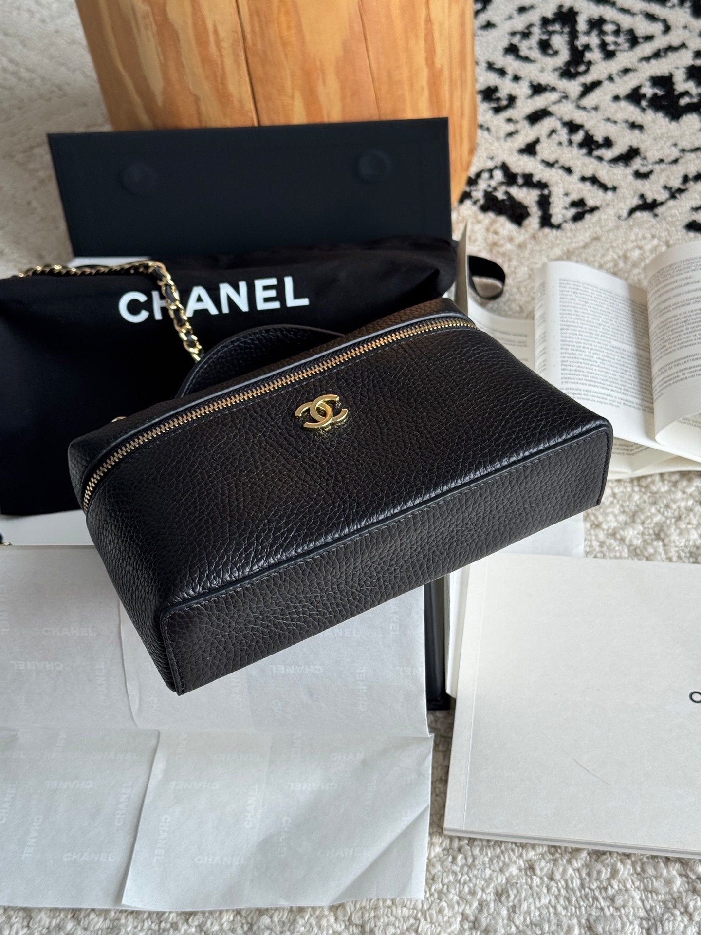 26A Small Vanity Case with Chain in Grained Calfskin