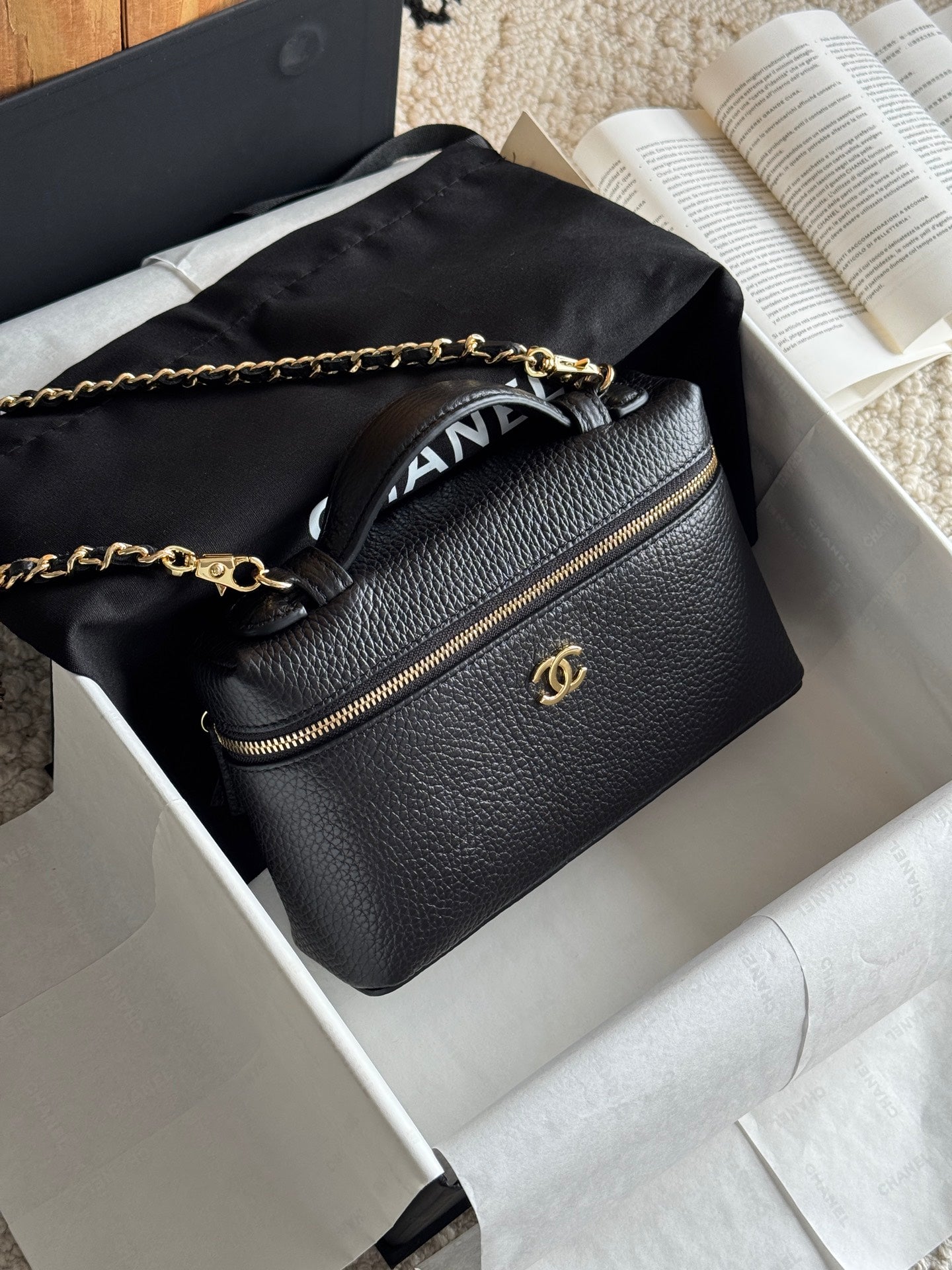 26A Small Vanity Case with Chain in Grained Calfskin