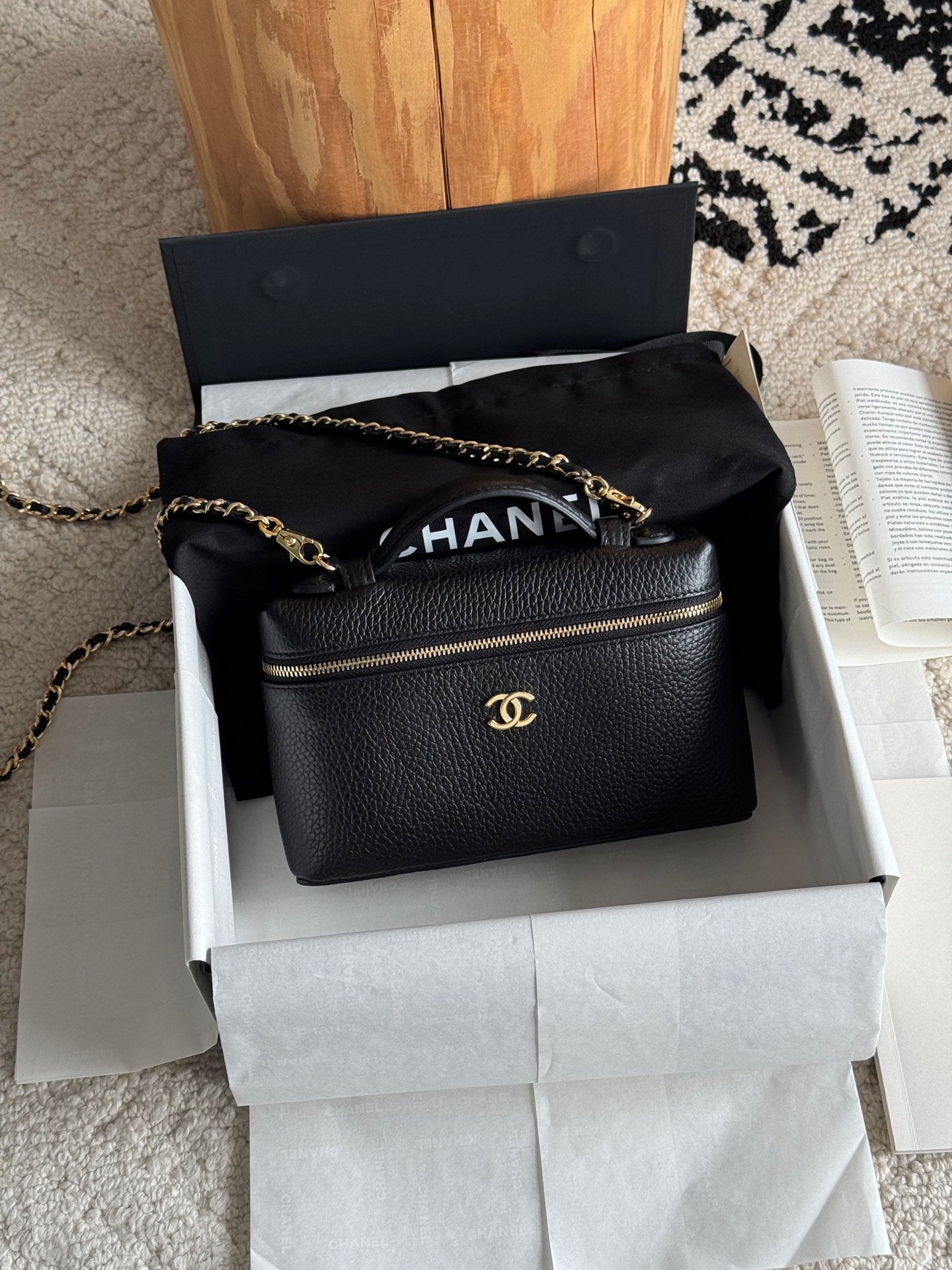 26A Small Vanity Case with Chain in Grained Calfskin