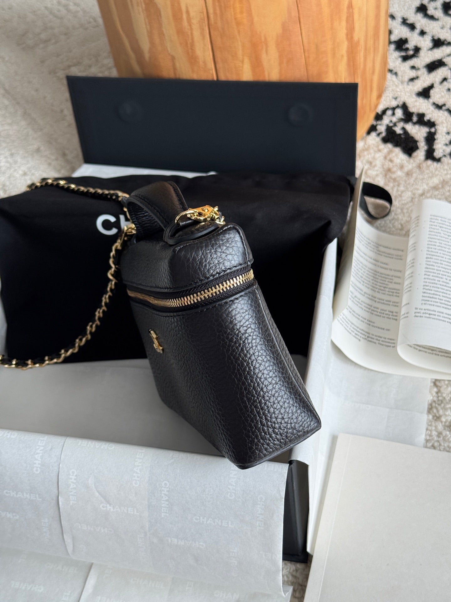 26A Small Vanity Case with Chain in Grained Calfskin