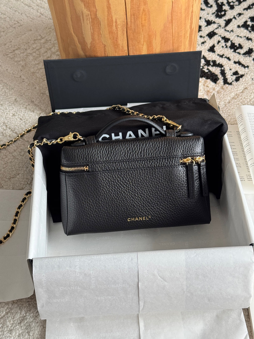 26A Small Vanity Case with Chain in Grained Calfskin