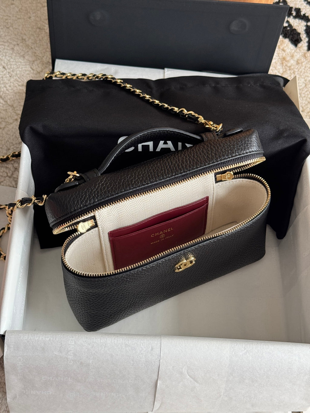26A Small Vanity Case with Chain in Grained Calfskin