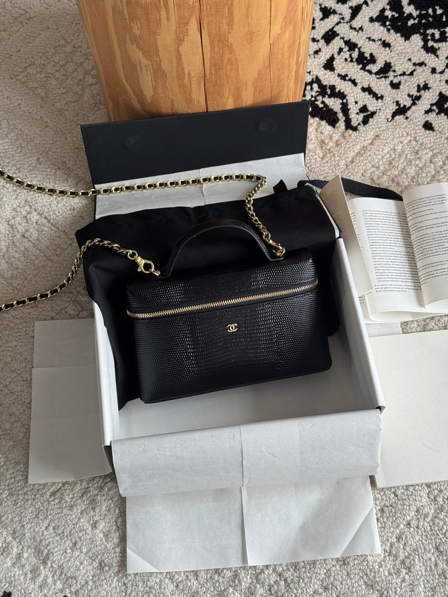 26A Small Vanity Case with Chain in Lizard-Embossed Calfskin Bag