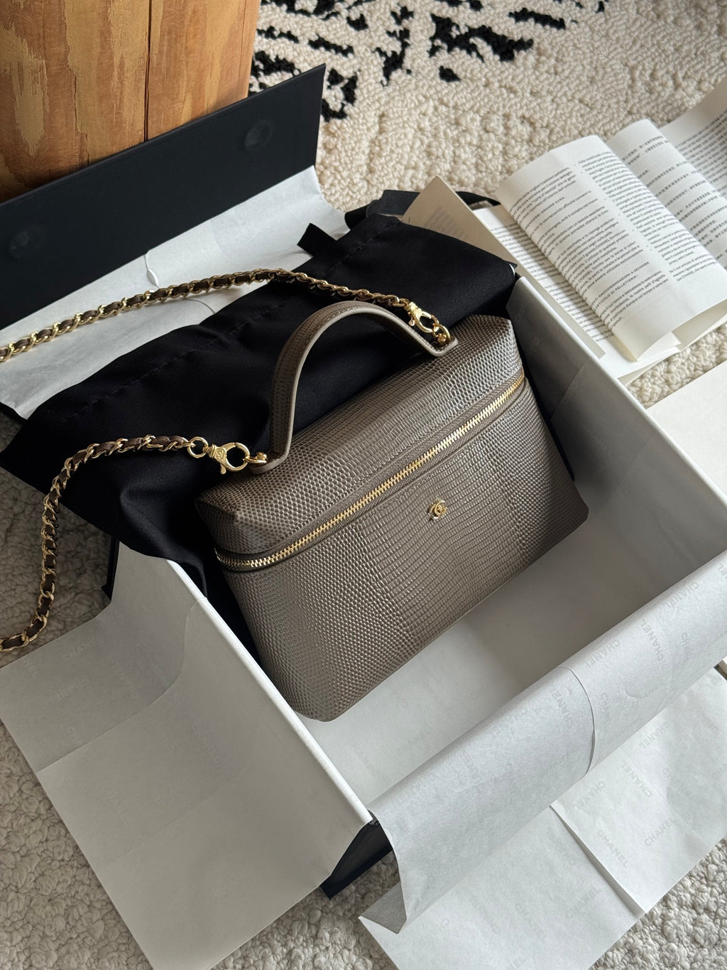 26A Small Vanity Case with Chain in Lizard-Embossed Calfskin Bag