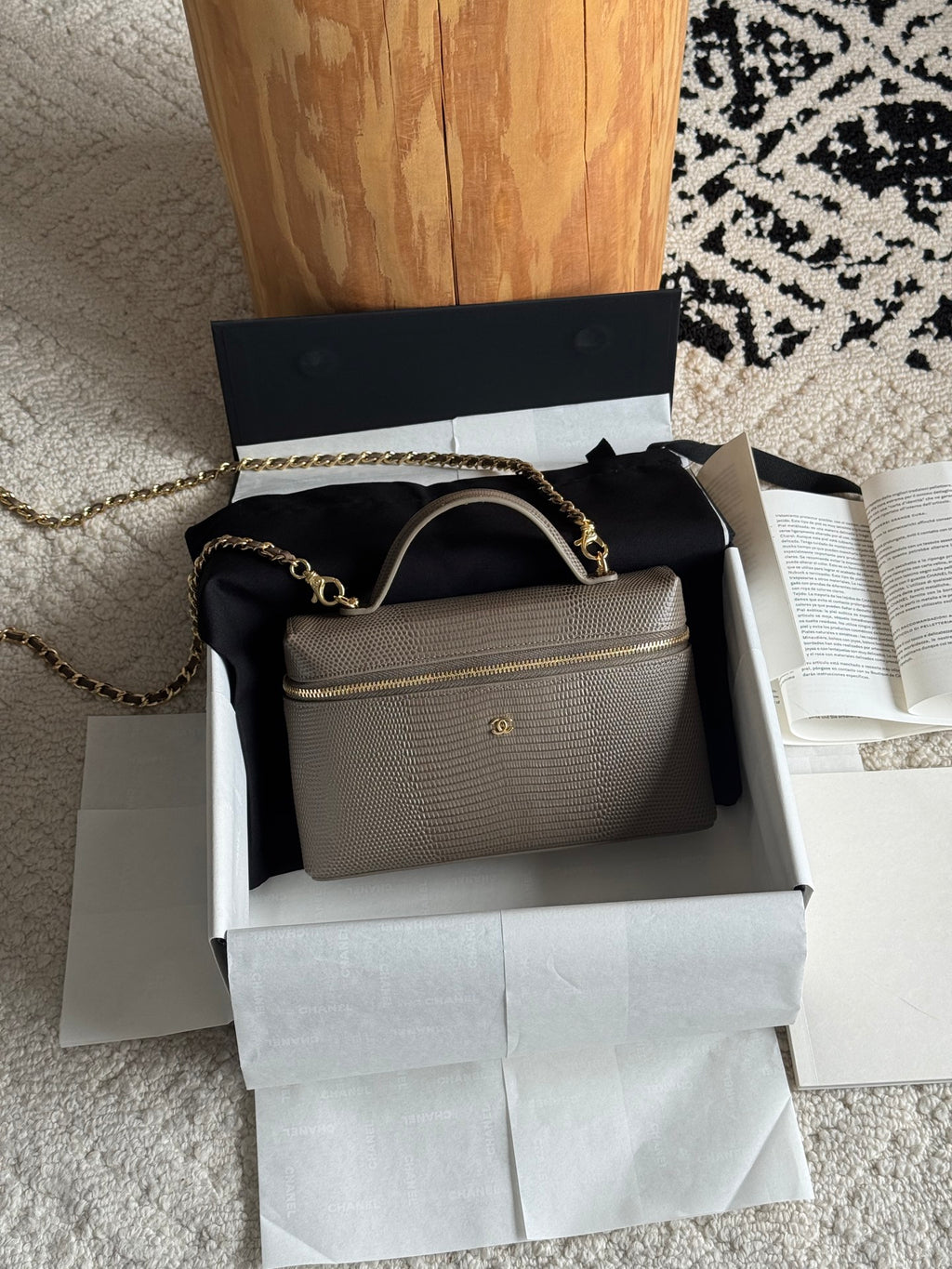 26A Small Vanity Case with Chain in Lizard-Embossed Calfskin Bag