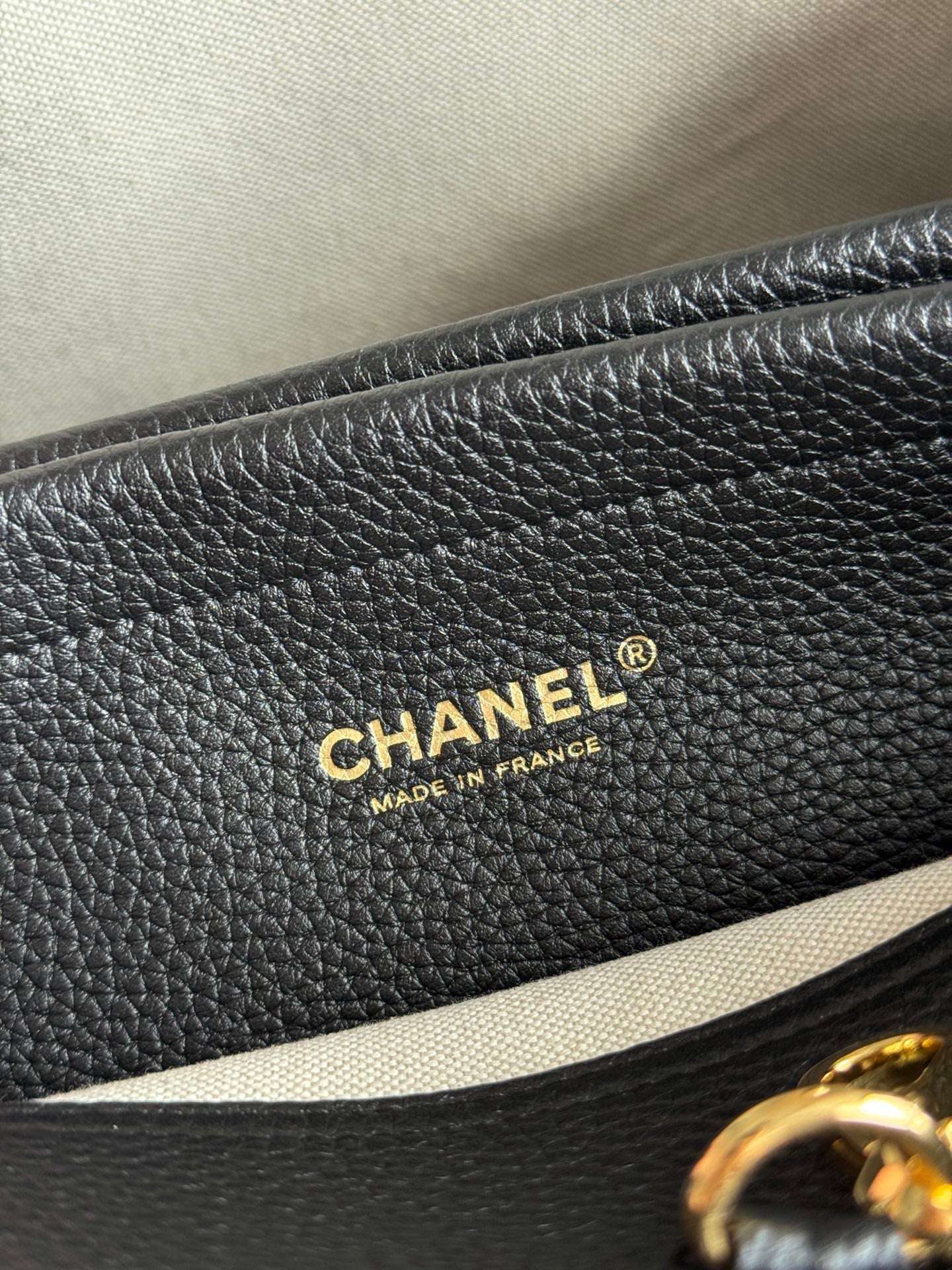 26S Medium Baguette Bag in Grained Calfskin