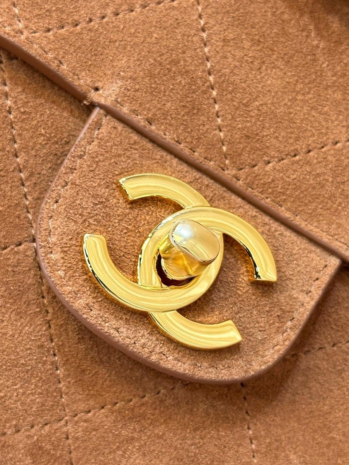Relaxed Suede Maxi Flap Shoulder Bag - View 4