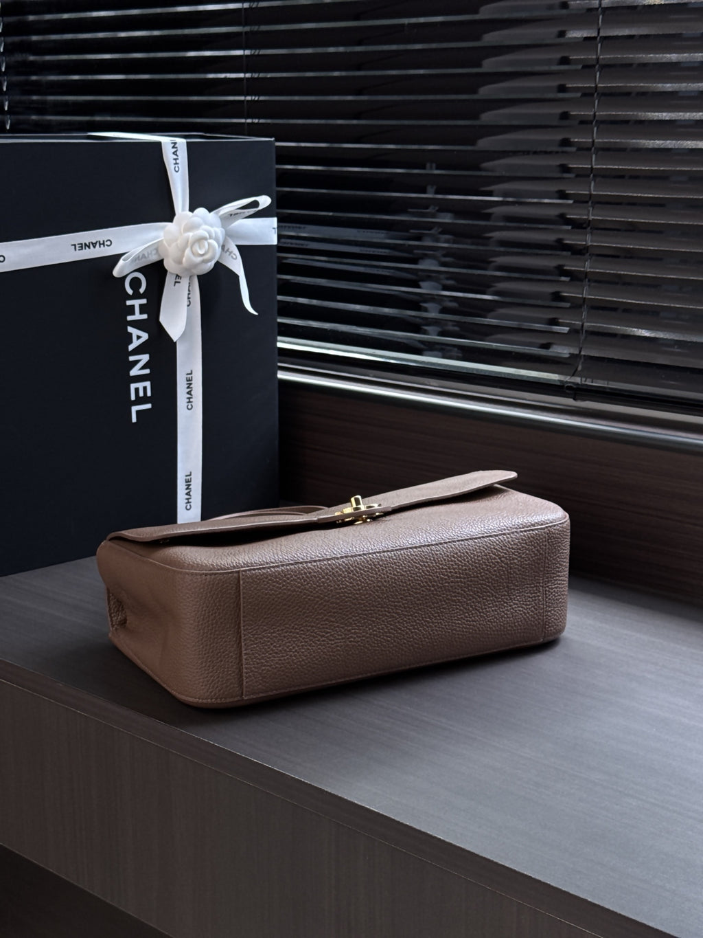 Grained Leather Maxi Flap Shoulder Bag 32cm - View 4