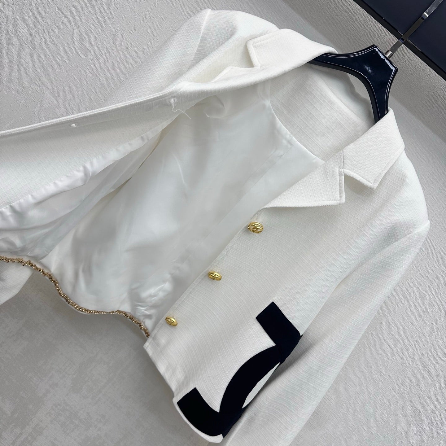 Contrast-Pocket Cropped Jacket - White/Black - View 5