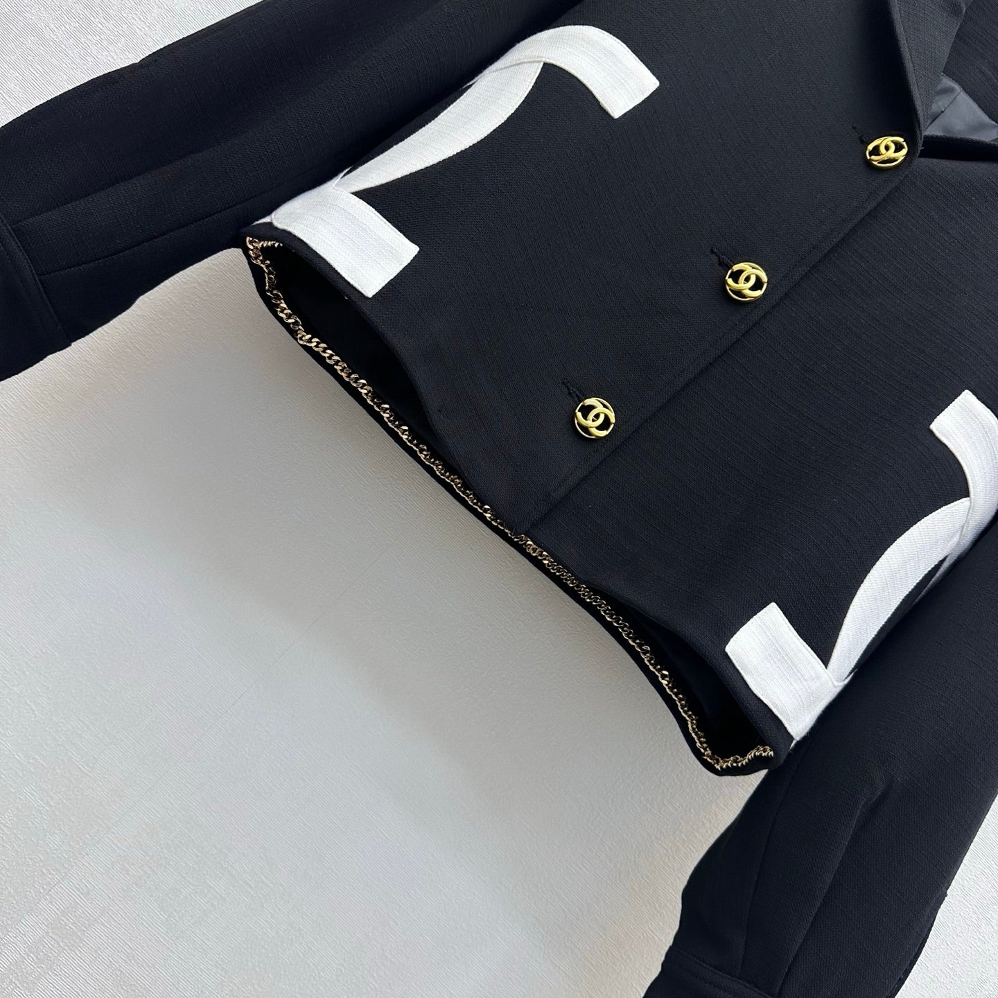 Contrast-Pocket Cropped Jacket - Black/White - View 3