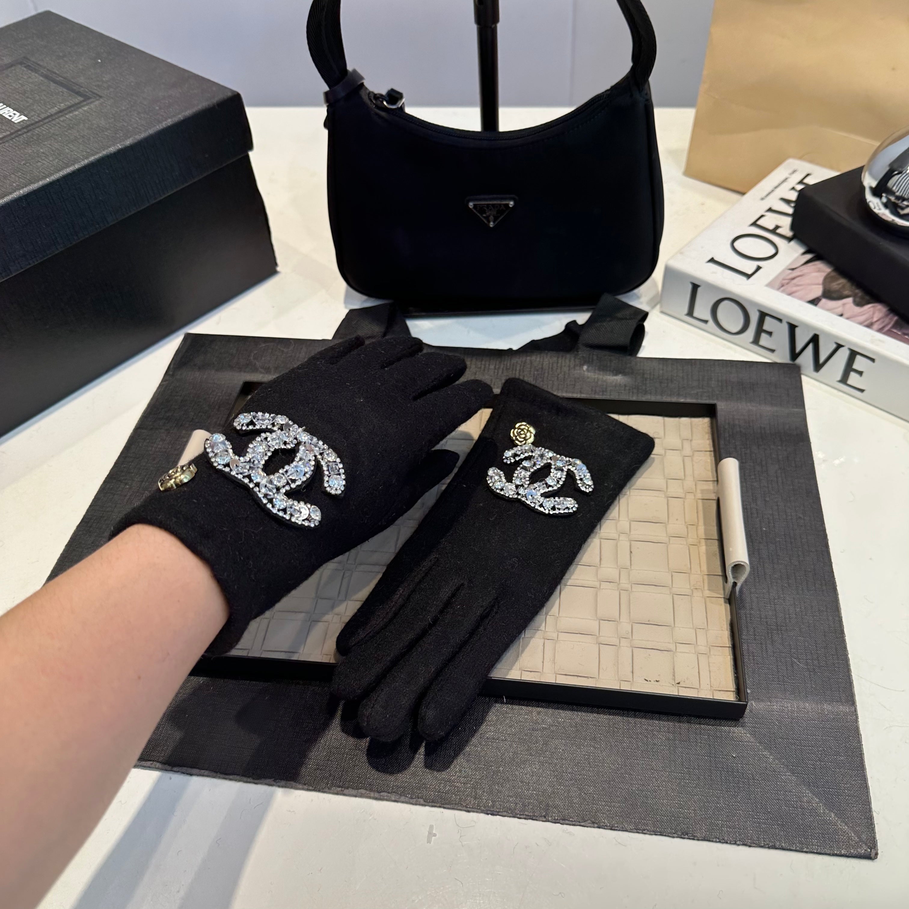 Crystal Logo Knit Gloves