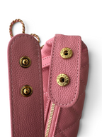 SWORD LUXURY pembe kapitone deri mini omuz çantası, altın rengi metal detaylar ve zincir askı ile.
