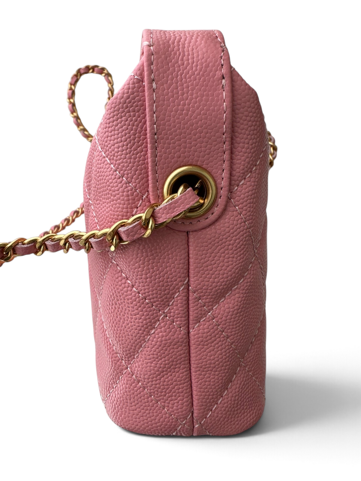 SWORD LUXURY pembe kapitone deri mini omuz çantası, altın rengi zincir askı ve metal detaylı yan görünüm.