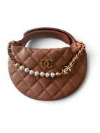 SWORD LUXURY marka, inci detaylı zincir askılı, kapitone dokulu kahverengi deri mini hobo çanta.