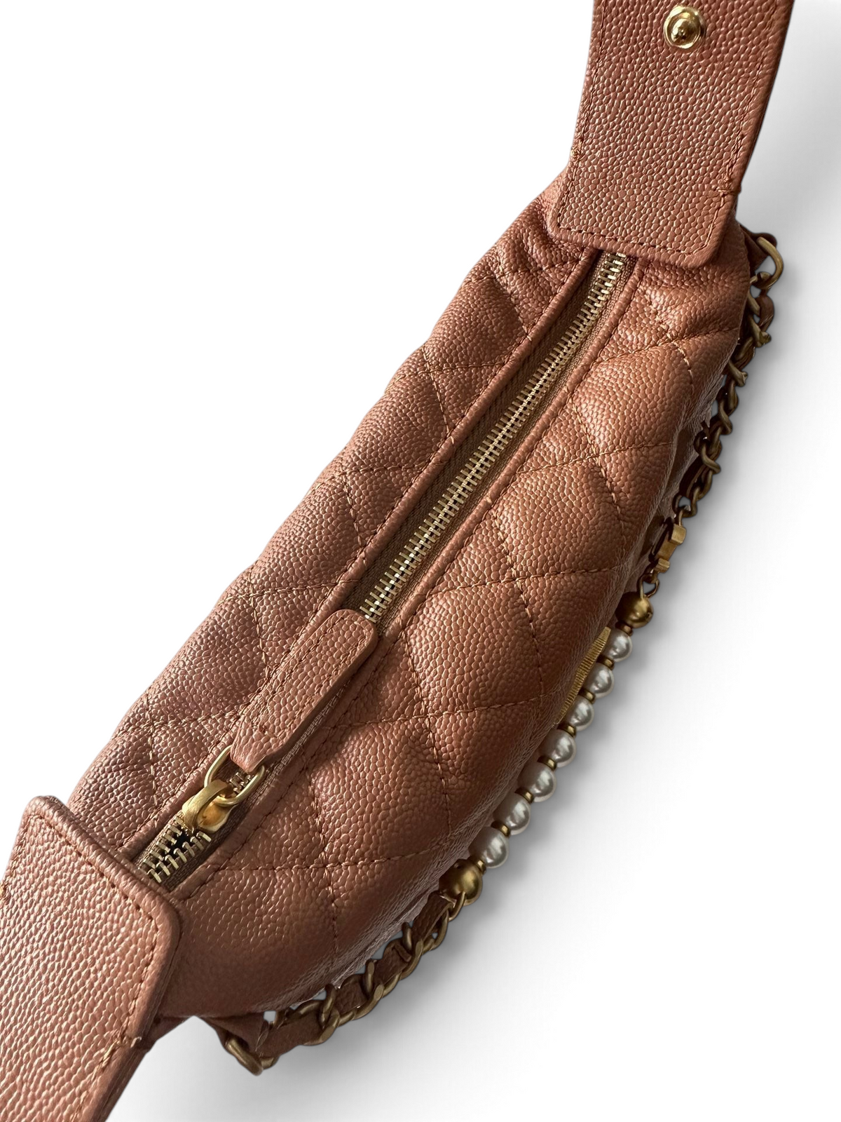 SWORD LUXURY marka, inci detaylı zincir askılı ve kapitone dokulu, fermuarlı, gül kurusu rengi deri mini hobo çanta.