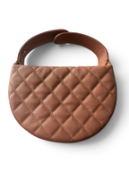 SWORD LUXURY marka, kapitone dokulu, kavisli tasarıma sahip taba rengi deri mini hobo çanta.