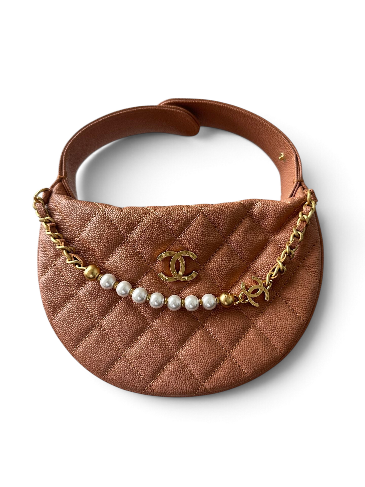 SWORD LUXURY taba rengi, kapitone desenli, inci detaylı zincire sahip deri mini hobo çanta.