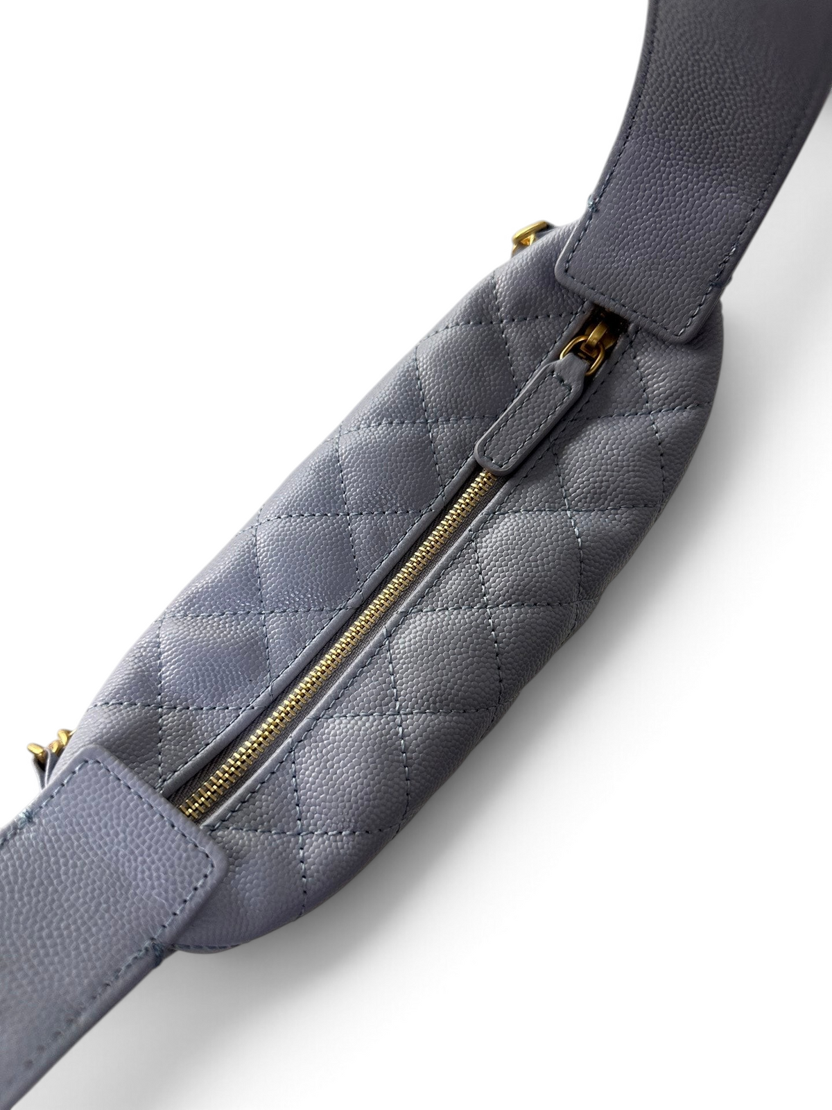 SWORD LUXURY marka, kapitone dokulu, lila rengi, fermuarlı ve deri detaylı şık mini hobo çanta.
