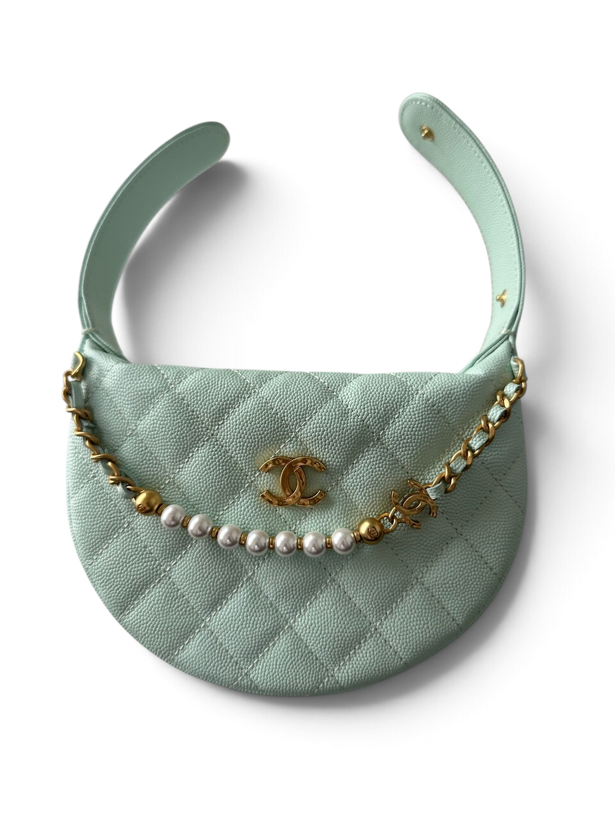 SWORD LUXURY nane rengi kapitone deri mini hobo çanta, inci detaylı zincir ve altın rengi logo süslemeli.