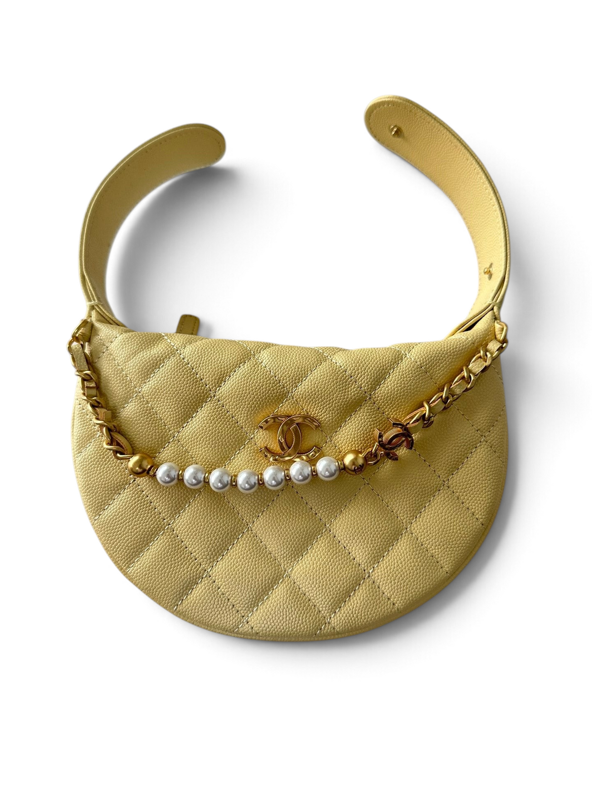 SWORD LUXURY sarı kapitone deri mini hobo çanta, inci detaylı zincir ve altın renkli metal logo süslemeli.