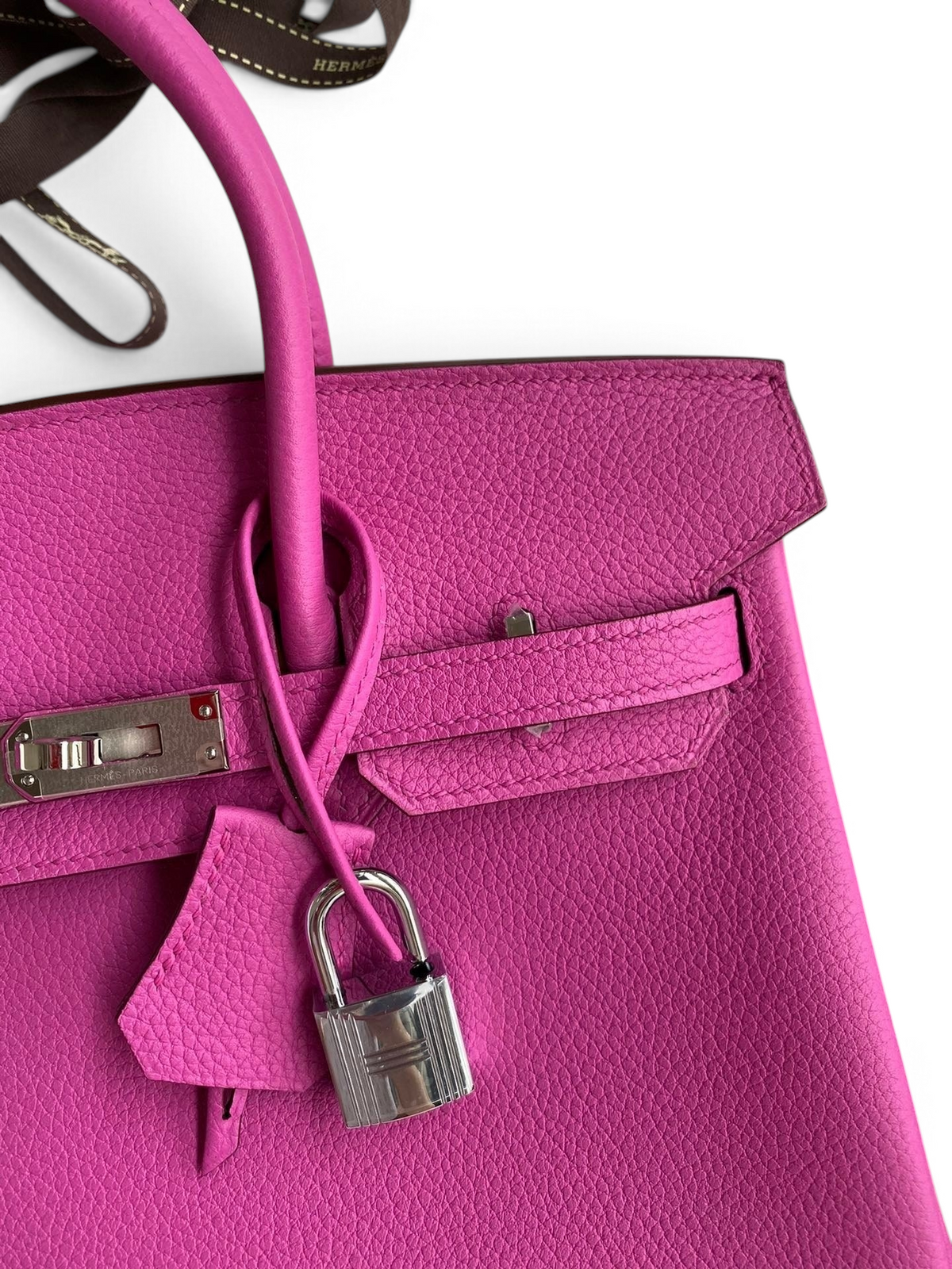 SWORD LUXURY marka, fuşya rengi Togo deri Hermès Birkin 25cm çanta, gümüş donanım ve kilit detaylı.