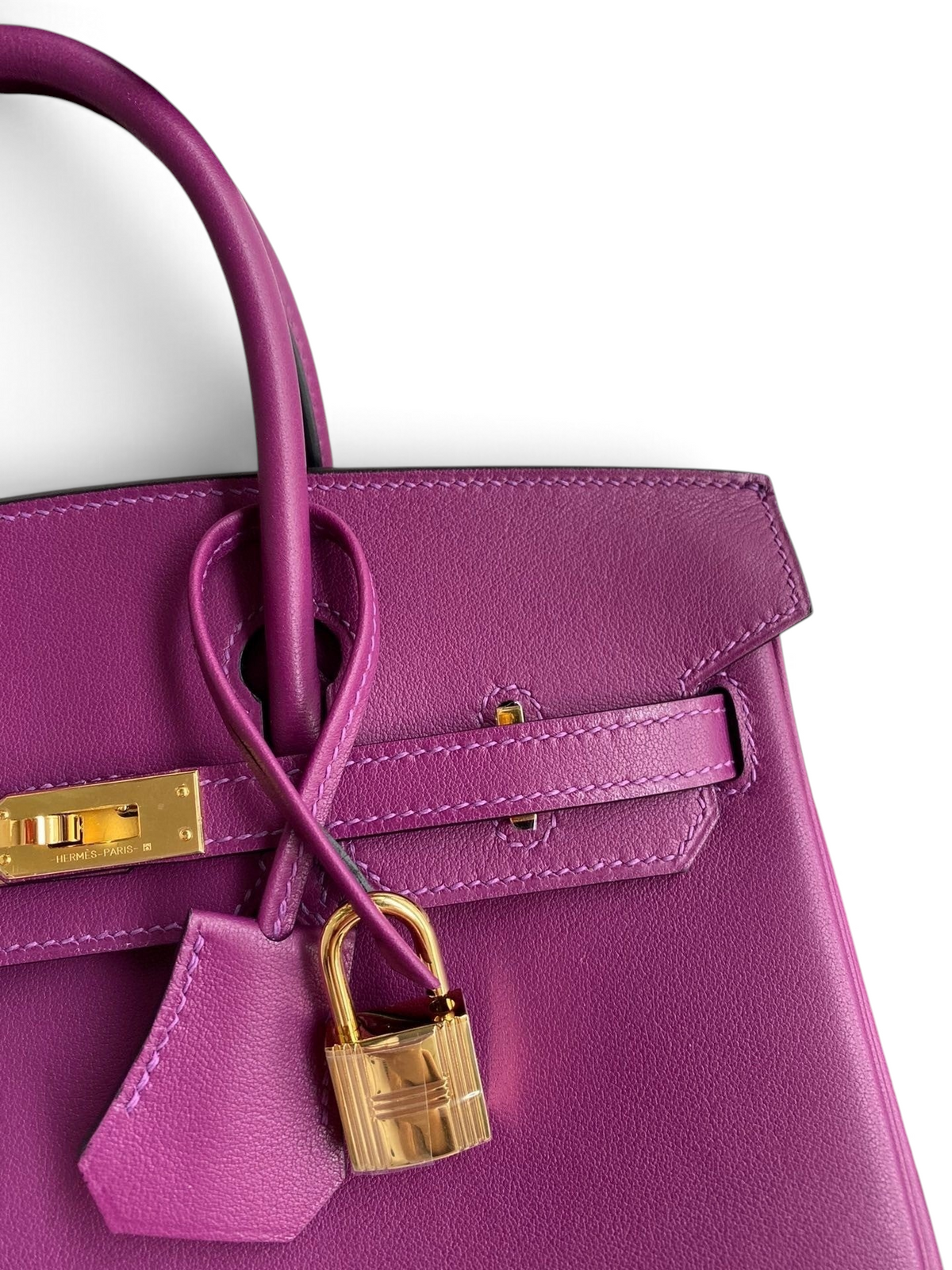 SWORD LUXURY mor rengi Swift dana derisi Hermès Birkin 25cm çanta, altın rengi kilit ve anahtarlık detaylı.