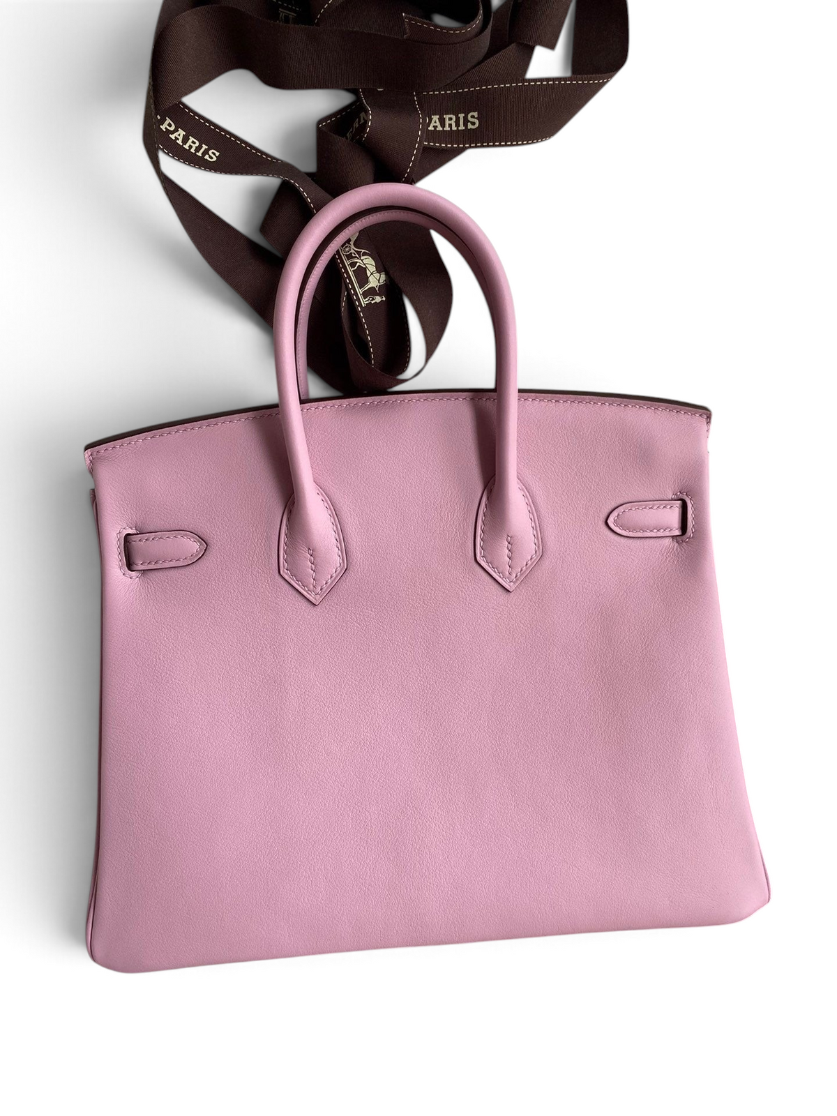 SWORD LUXURY marka, yumuşak pembe Swift dana derisinden üretilmiş, zarif dikişli ve ikonik tasarımlı Birkin 25cm çanta.