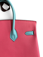 SWORD LUXURY marka, pembe ve açık mavi iki tonlu Epsom deri Hermès Birkin 25cm çanta detayı.