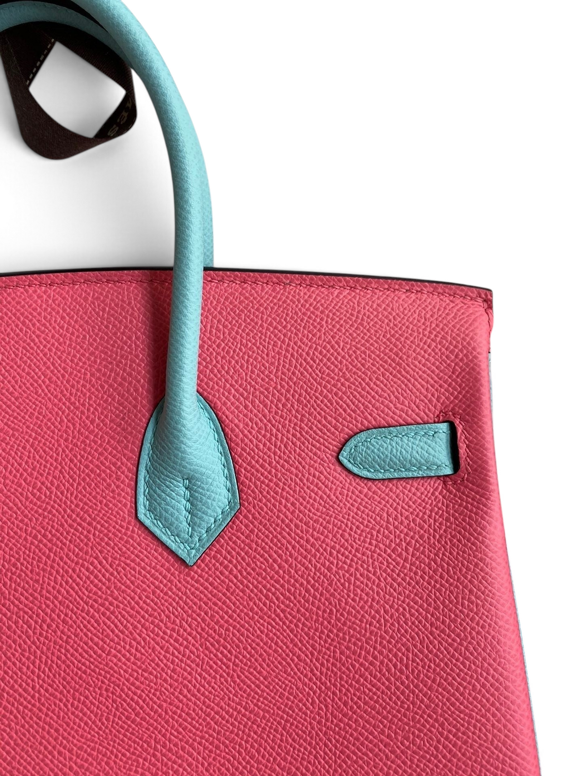 SWORD LUXURY marka, pembe ve açık mavi iki tonlu Epsom deri Hermès Birkin 25cm çanta detayı.