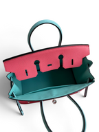 SWORD LUXURY marka, pembe ve turkuaz renkli, Epsom deriden üretilmiş, ikonik tasarımlı 25 cm Hermès Birkin çanta.
