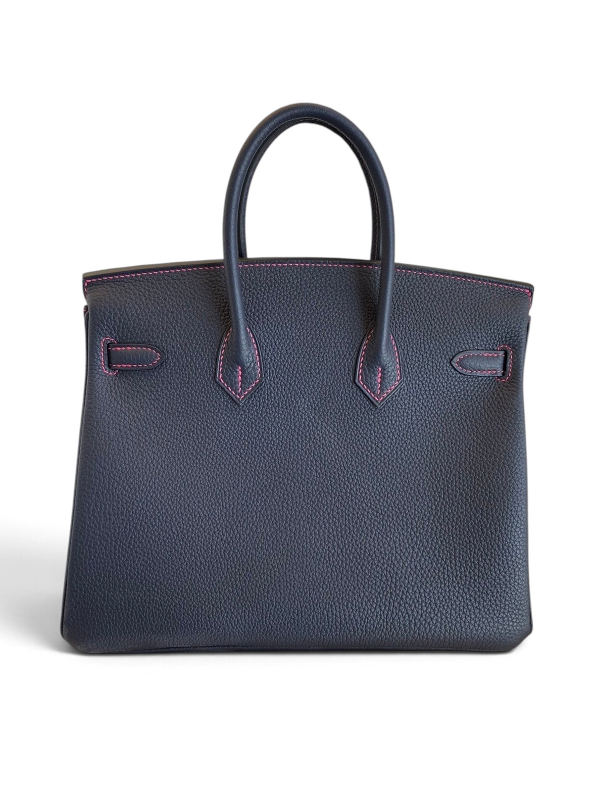 SWORD LUXURY marka, pembe dikiş detaylı, siyah Togo deri Hermès Birkin 25cm el çantası, kutusu içinde.
