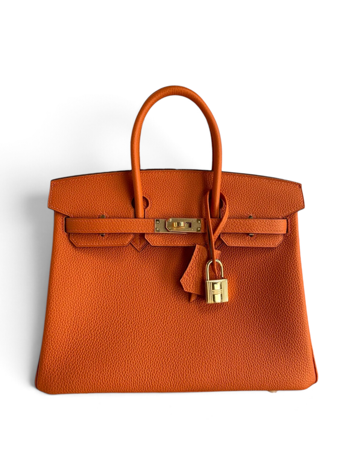 SWORD LUXURY imzalı turuncu Togo deri Hermès Birkin çanta, altın rengi donanım ve ikonik kilit detayı ile kutusunda.