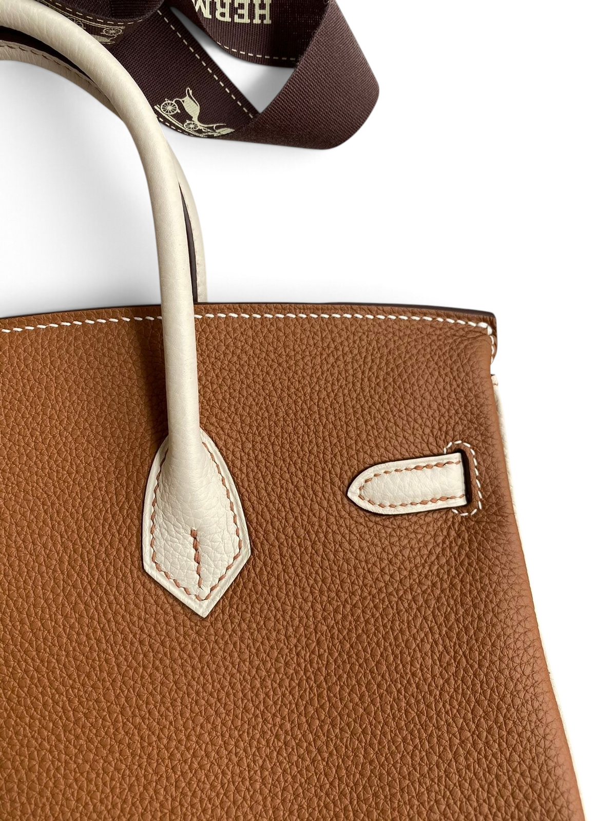 SWORD LUXURY marka, taba ve beyaz renkli, Togo deri dokulu, ikonik dikiş detaylı Hermès Birkin 25cm çanta.