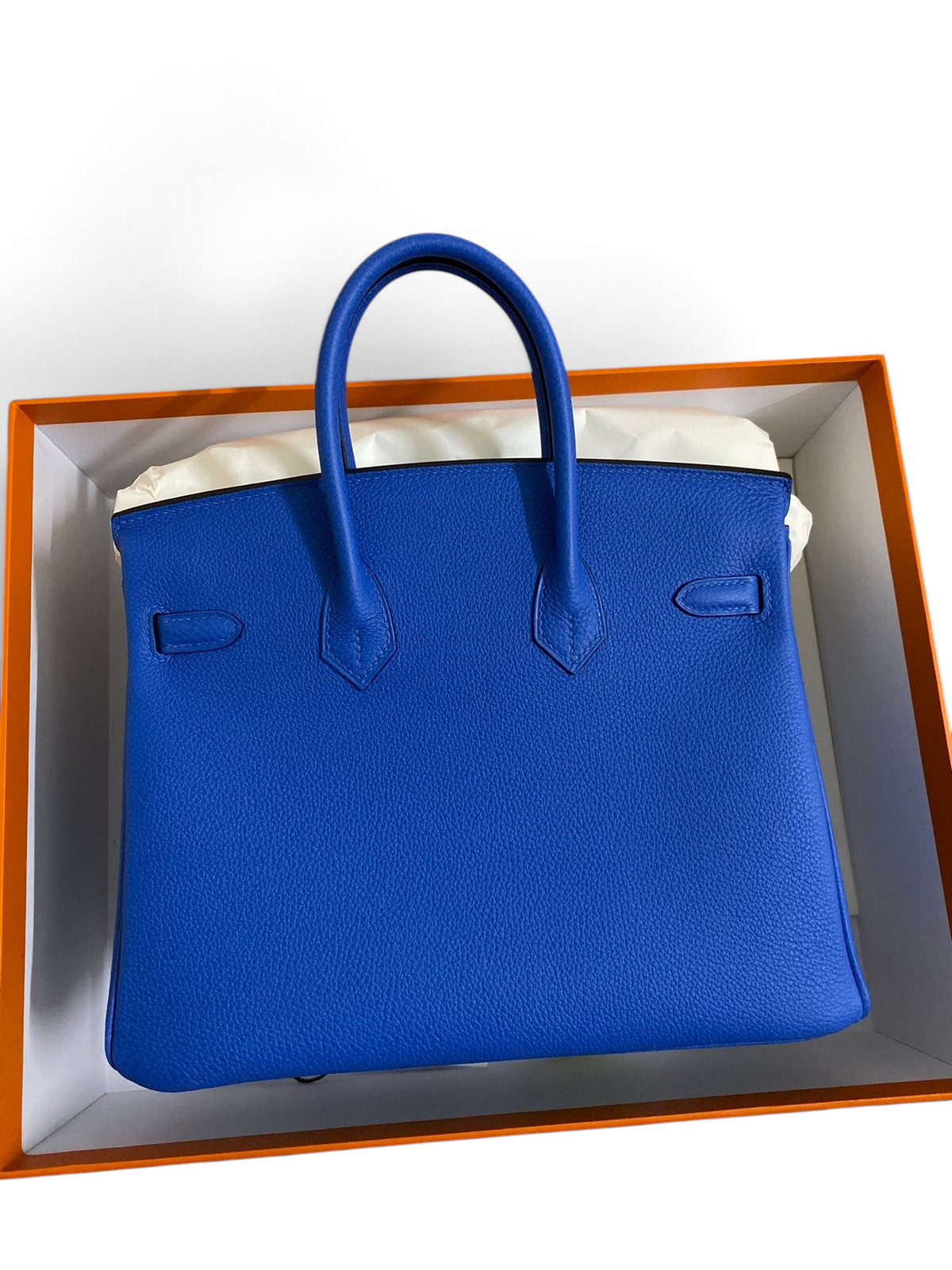 SWORD LUXURY marka, parlak mavi renkte, Togo deri dokulu, 25 cm boyutunda ikonik Hermès Birkin el çantası.