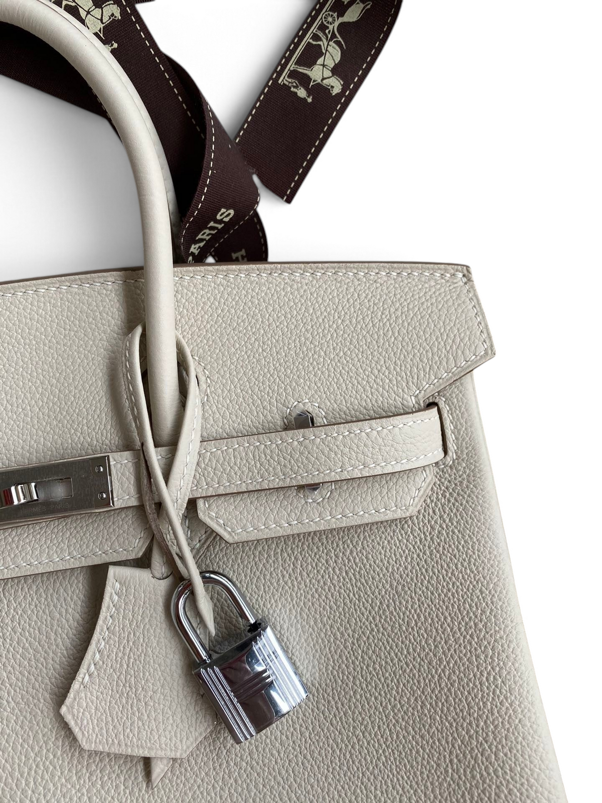 SWORD LUXURY marka, krem rengi Togo deri Hermès Birkin 25cm çanta, gümüş donanımlı kilit ve anahtarlık detaylı.