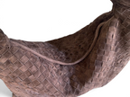 SWORD LUXURY kahverengi, el dokuması deri, büyük boy hobo omuz çantası, yumuşak ve esnek dokulu tasarım.