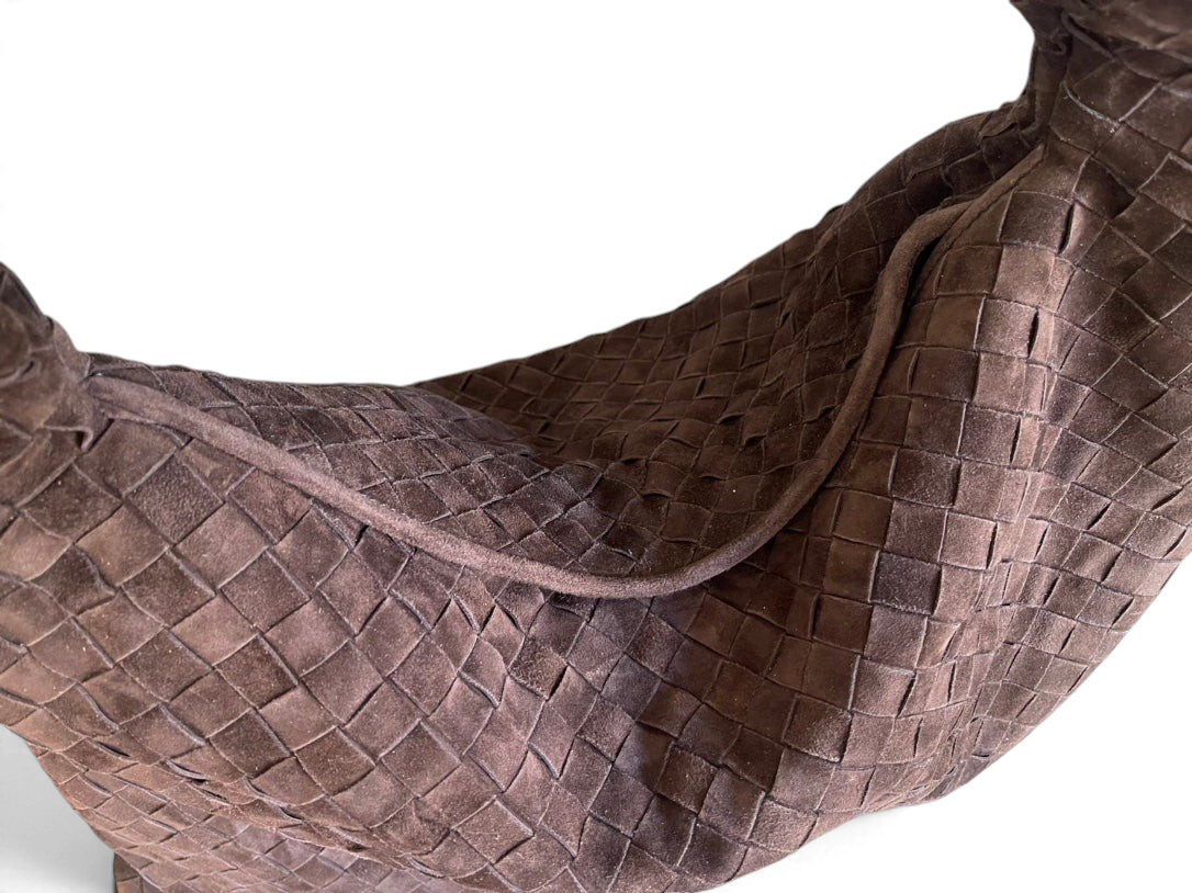 SWORD LUXURY kahverengi, el dokuması deri, büyük boy hobo omuz çantası, yumuşak ve esnek dokulu tasarım.