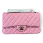 SWORD LUXURY pembe kapitone caviar deri Chanel Classic Double Flap çanta, gümüş tonlu CC kilit detaylı